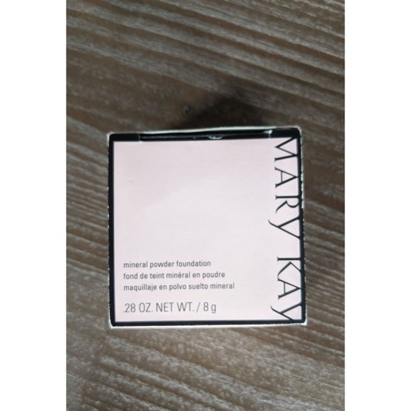 MARY KAY MINERAL POWDER FOUNDATION BEIGE 1.5 NEW IN BOX .28 oz - Picture 2 of 7